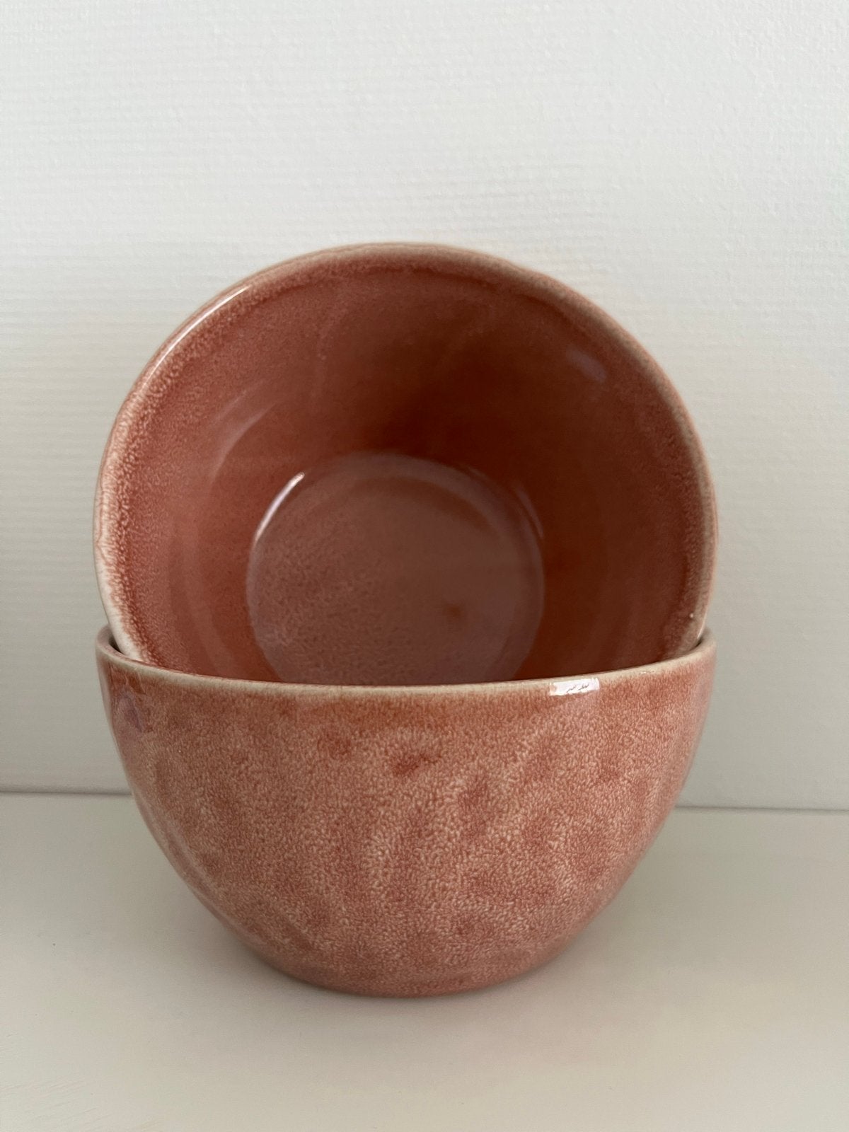 Set van 2 roze keramische kommen (KPM), Huis en Inrichting, Keramiek, Nieuw, Ophalen of Verzenden, Kom(men)