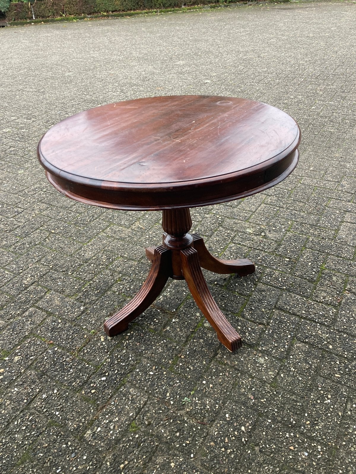 Antieke ronde bijzettafel van mahoniehout, Antiek en Kunst, Ophalen