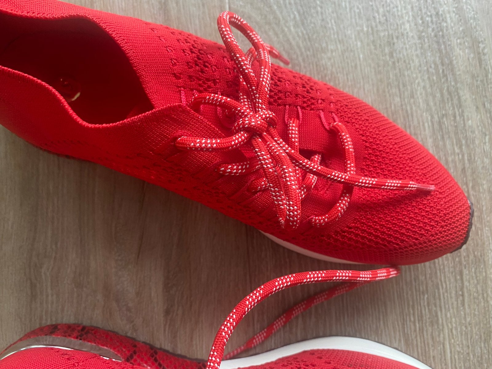La Strada rode sneakers, Kleding | Dames, Schoenen, Ophalen of Verzenden, Zo goed als nieuw, Rood, Sneakers of Gympen