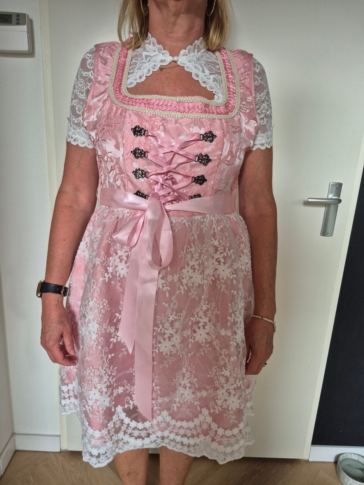 dirndl te koop zonder topje zie foto's. Maat L, Overige typen, Maat 42/44 (L), Ophalen of Verzenden, Zo goed als nieuw