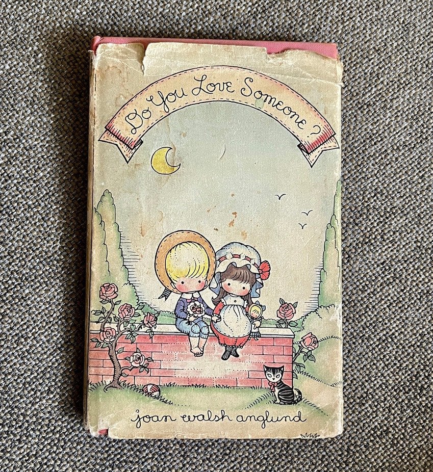 Oud boekje van Joan Walsh Anglund: Do You Love Someone?, Ophalen of Verzenden, Gelezen