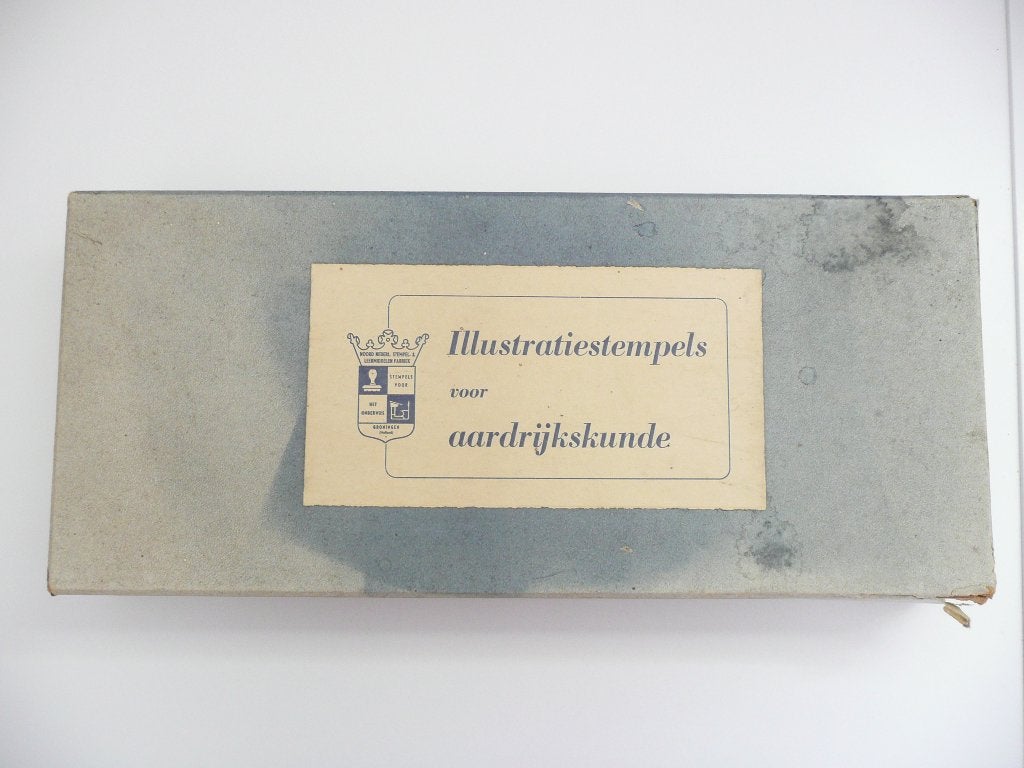 Oude schoolstempels aardrijkskunde, Ophalen