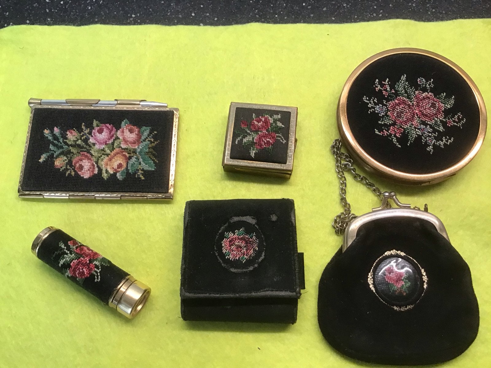 Lot Petit Point: Poederdoos, pillendoosje, beursje, etc. (6, Ophalen of Verzenden