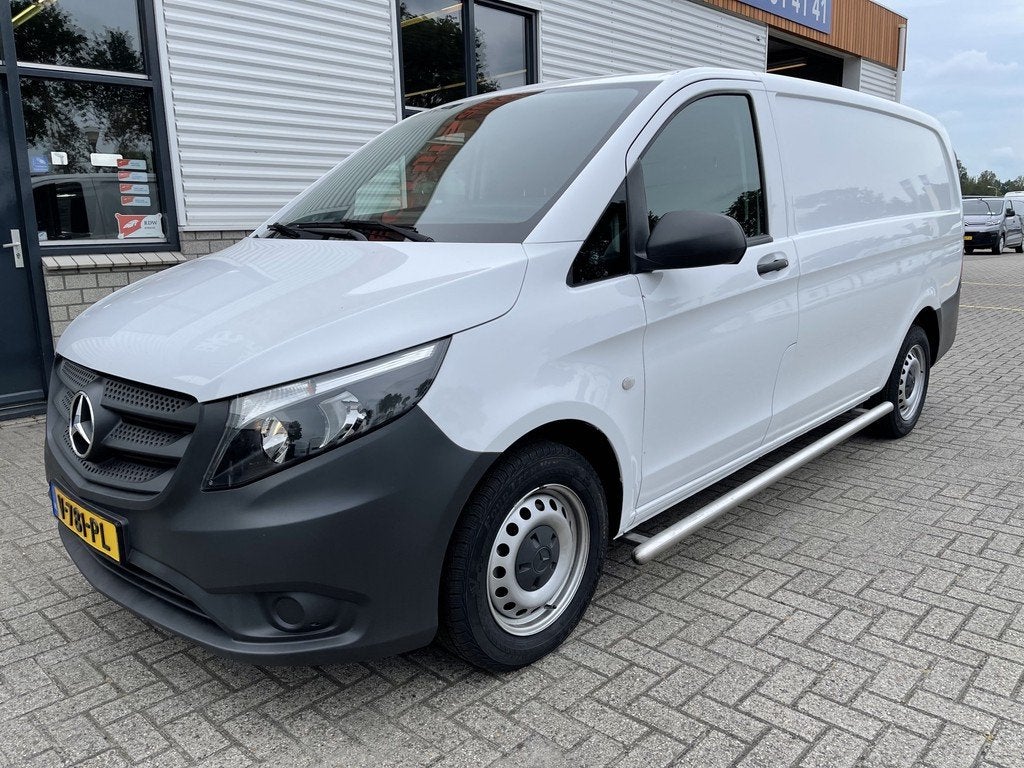 Mercedes-Benz Vito 111 CDI Lang L2H1 / rijklaar € 16.950 e, Auto's, Bestelauto's, Voorwielaandrijving, Stof, Gebruikt, 4 cilinders