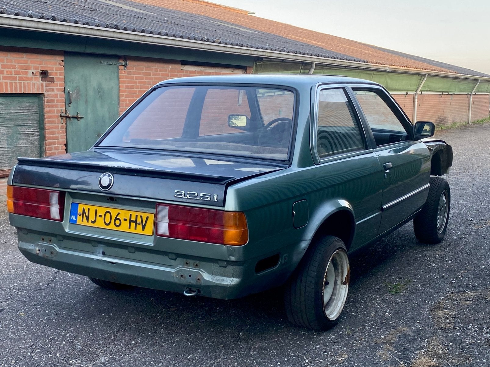 BMW 3-Serie E30 Coupe | Orig NL | 1985 Oldtimer zonder motor, 4 cilinders, Origineel Nederlands, Handgeschakeld, 977 kg