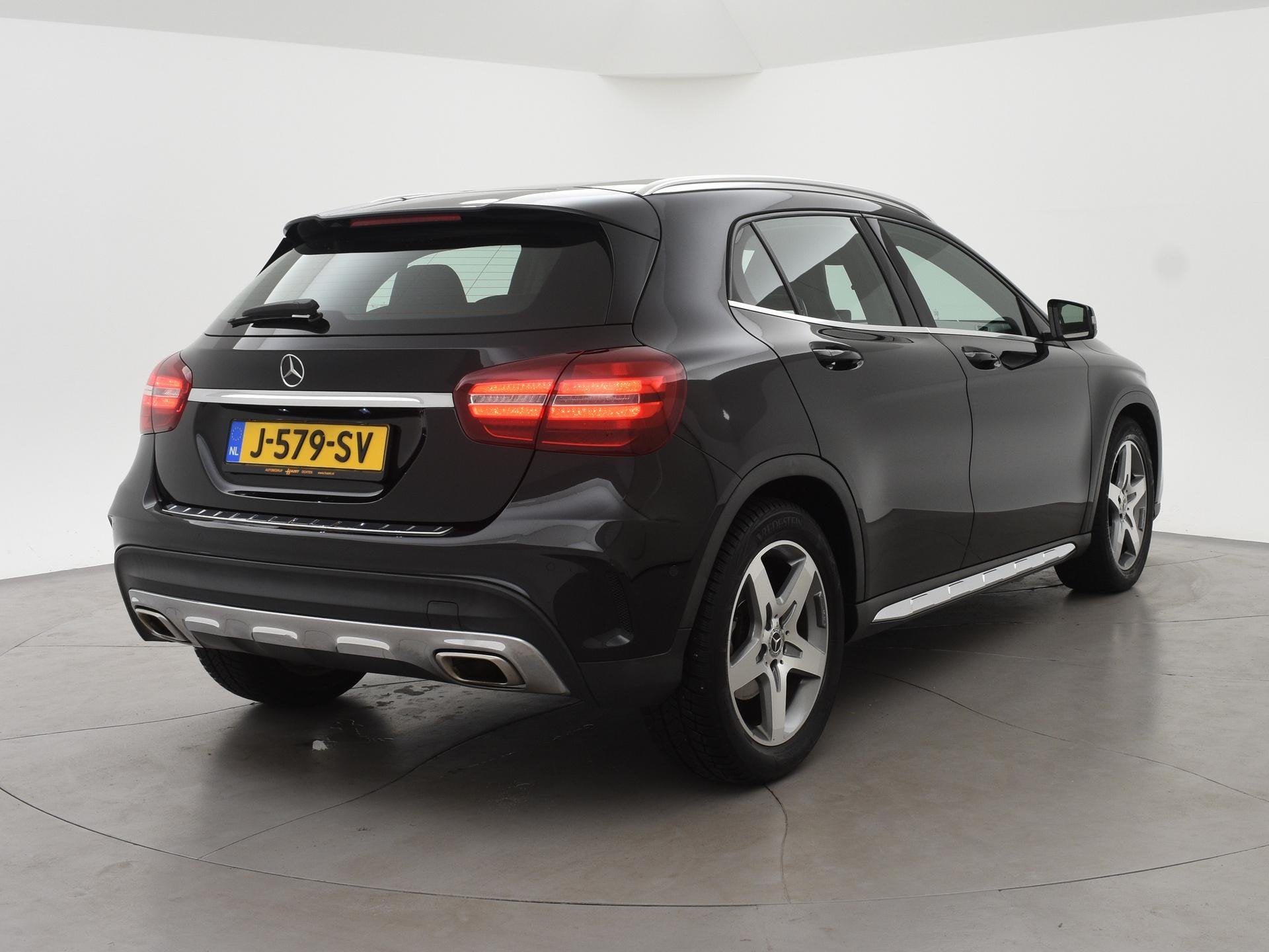 Mercedes-Benz GLA-klasse 200 156 PK AUT. AMG SPORT + 18 INCH, Auto's, Gebruikt, Euro 6, 715 kg, Leder en Stof