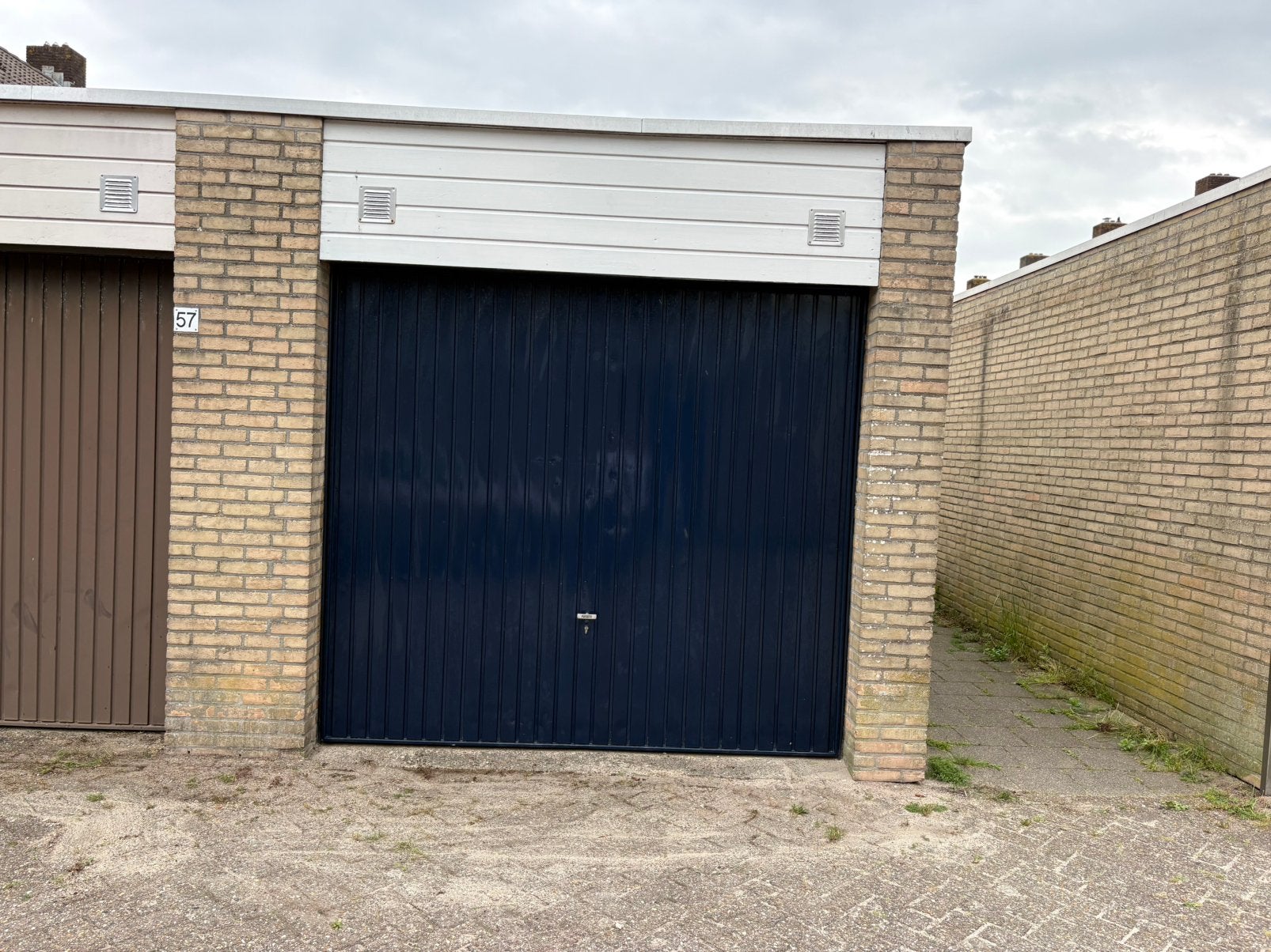 Te huur Garage box opslag woubrugge nabij leiden leiderdorp, Huizen en Kamers, Garages en Parkeerplaatsen, Zuid-Holland