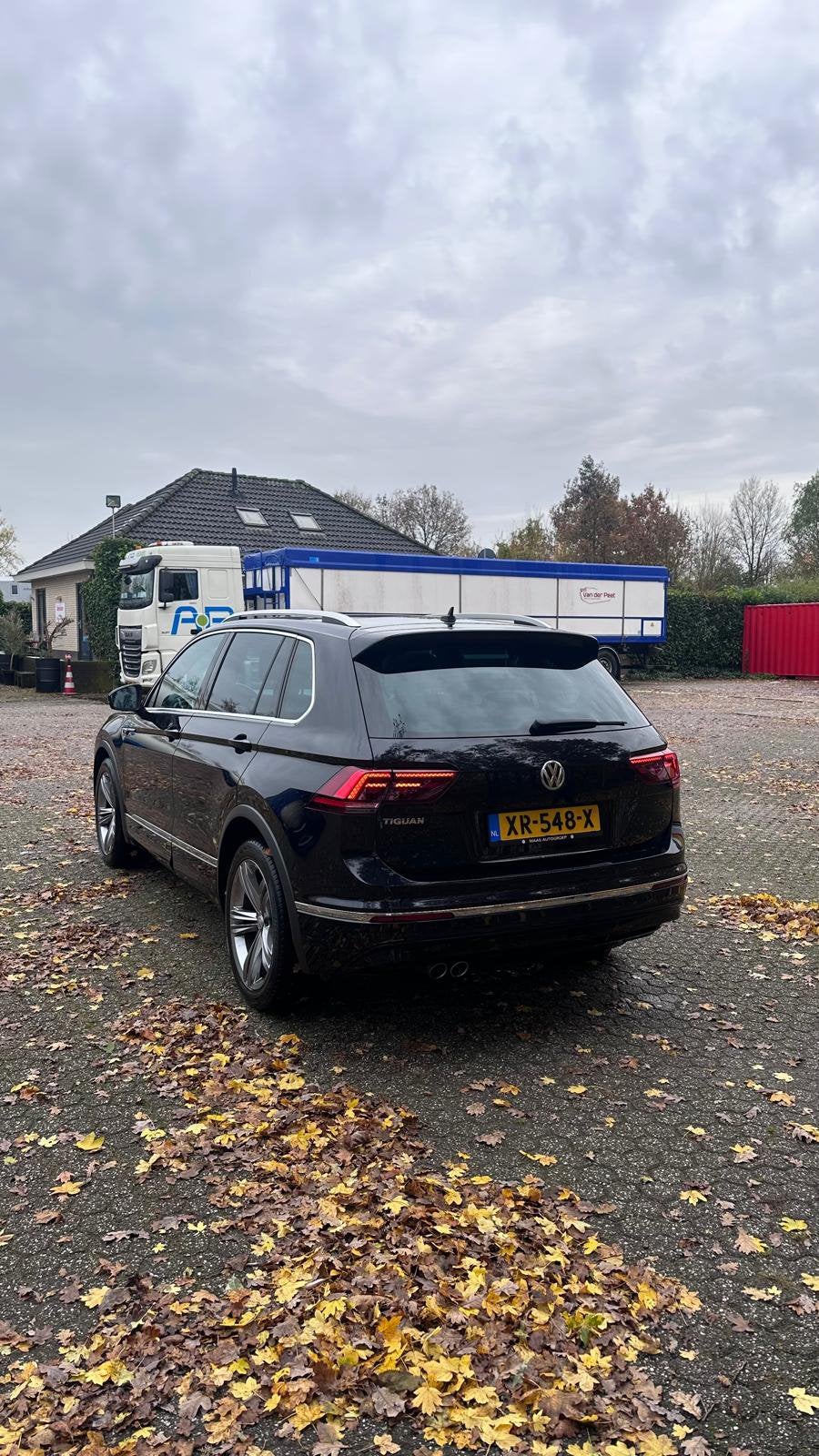 Foto 4 van Volkswagen Tiguan 1.5 TSI R-line 150pk 2019 Zwart