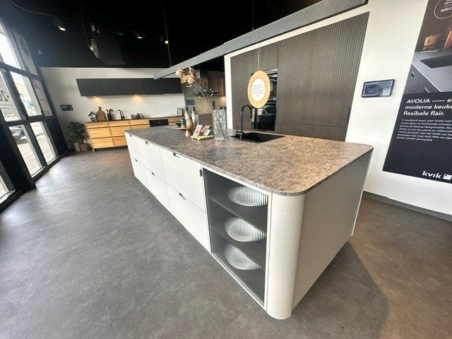 Evento Kvik keuken Showmodel, Huis en Inrichting, Keuken | Complete keukens, Ophalen, Overige typen, Zo goed als nieuw, Crème