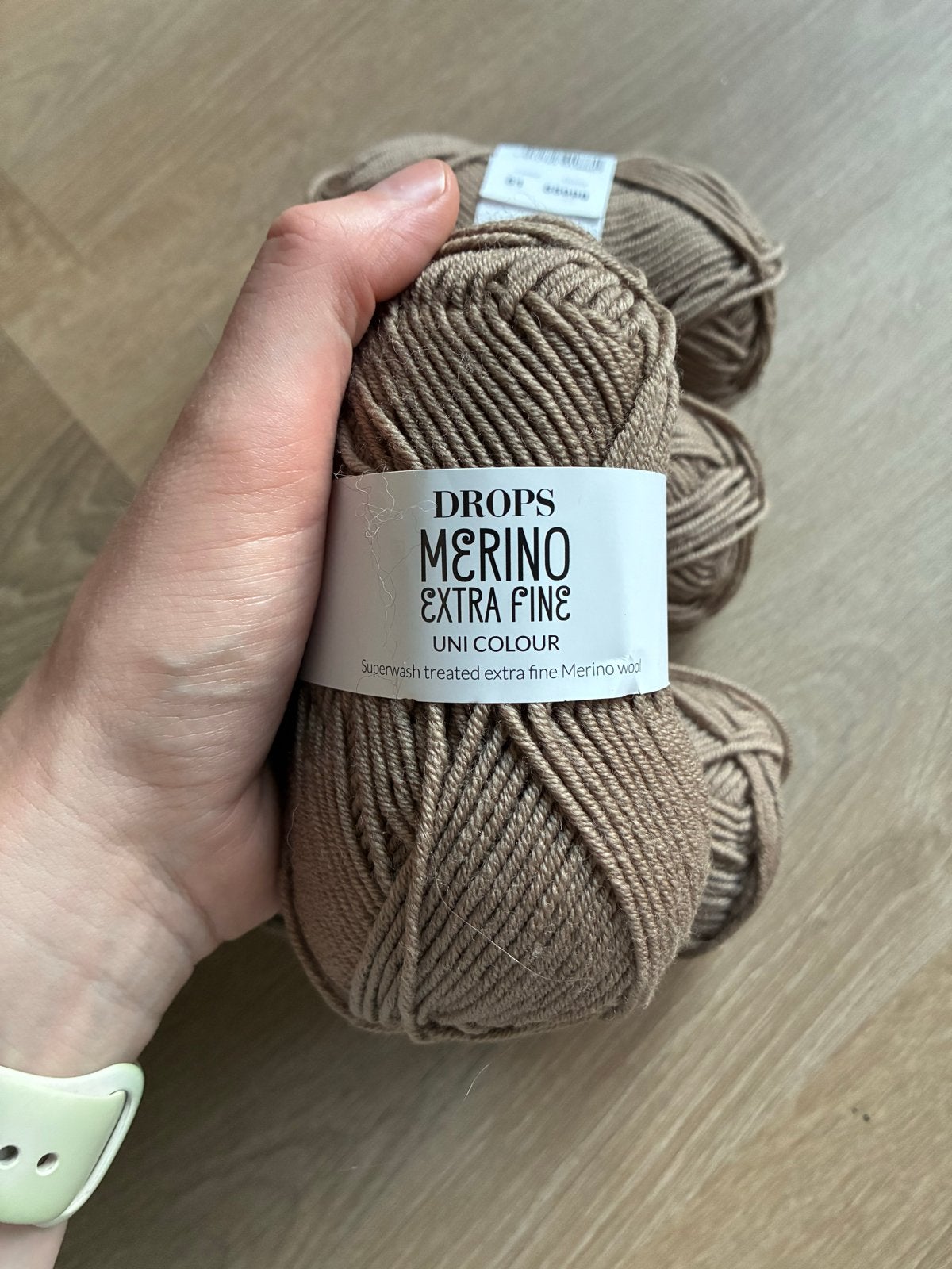 5 bollen Drops Merino Extra Fine Uni Colour - Bruin, Hobby en Vrije tijd, Ophalen of Verzenden, Nieuw, Breien of Haken, Wol of Garen