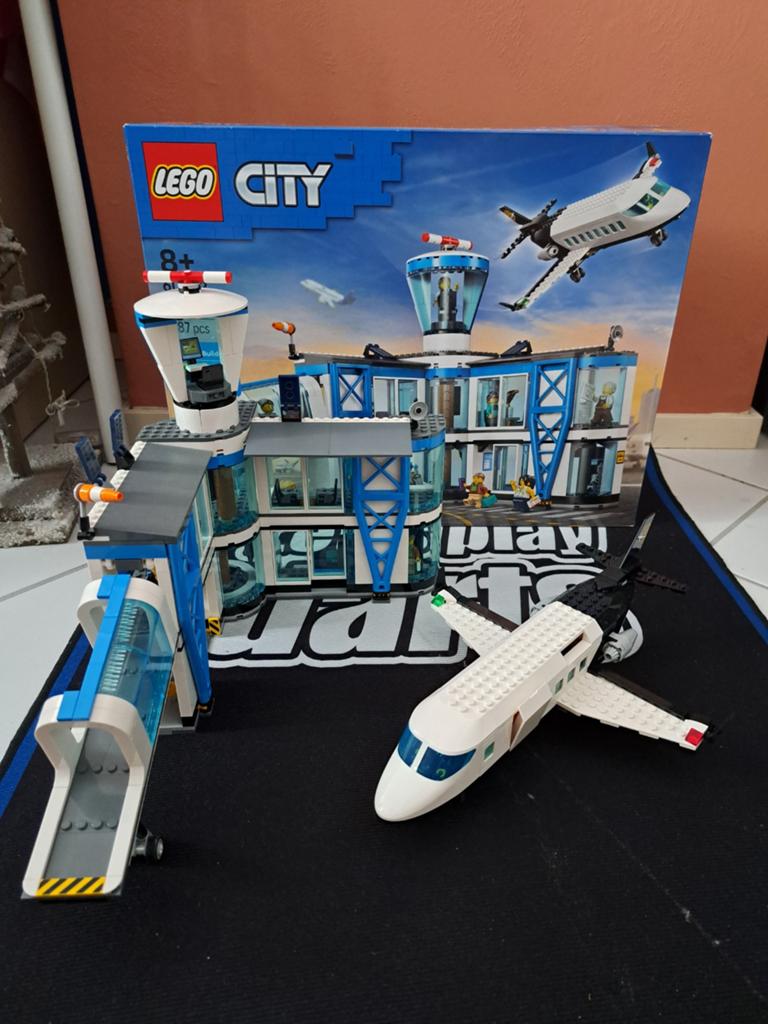 LEGO City Vliegveld (60022) - Complete set met doos, Kinderen en Baby's, Speelgoed | Duplo en Lego, Ophalen of Verzenden