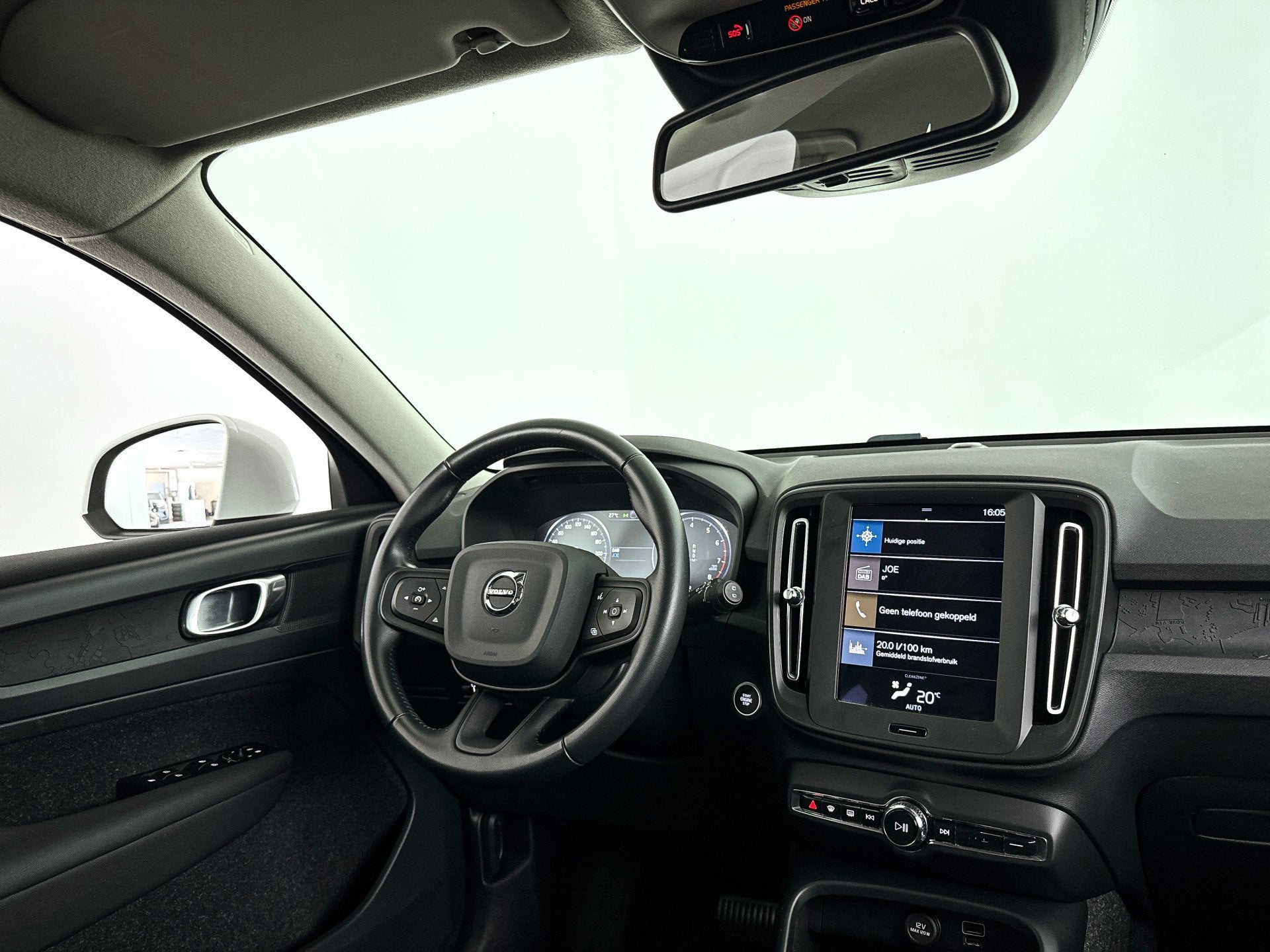 Volvo XC40 T2 Momentum Core | Park assist | LED | Cruise con, Gebruikt, Wit, Origineel Nederlands, Bedrijf