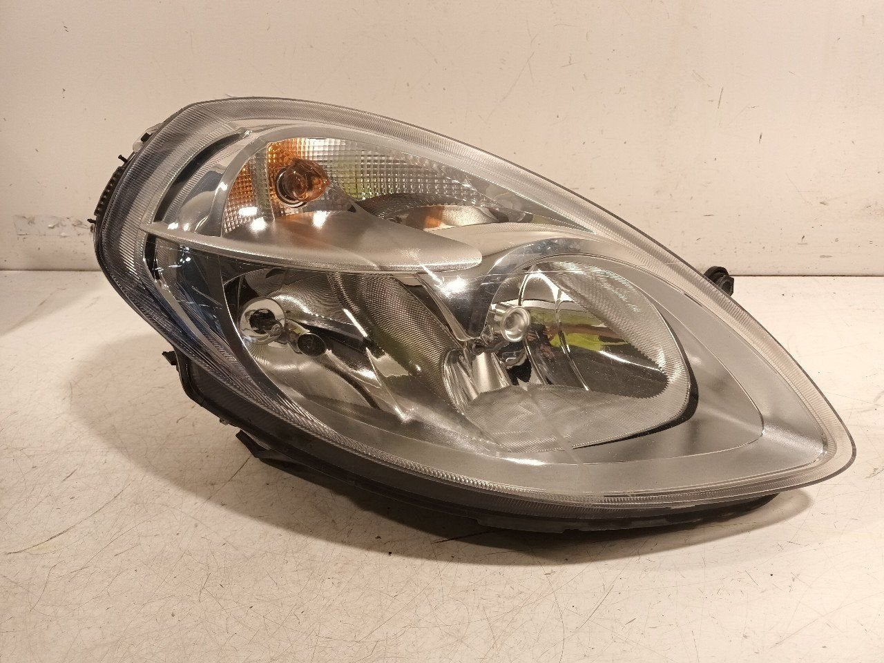 Koplamp rechts Lancia Ypsilon, Onderdelen@venauto.nl, Van der Ven Autorecycling B.V., Gebruikt, Ettenseweg 76, 4706 PB Roosendaal, The Netherlands
