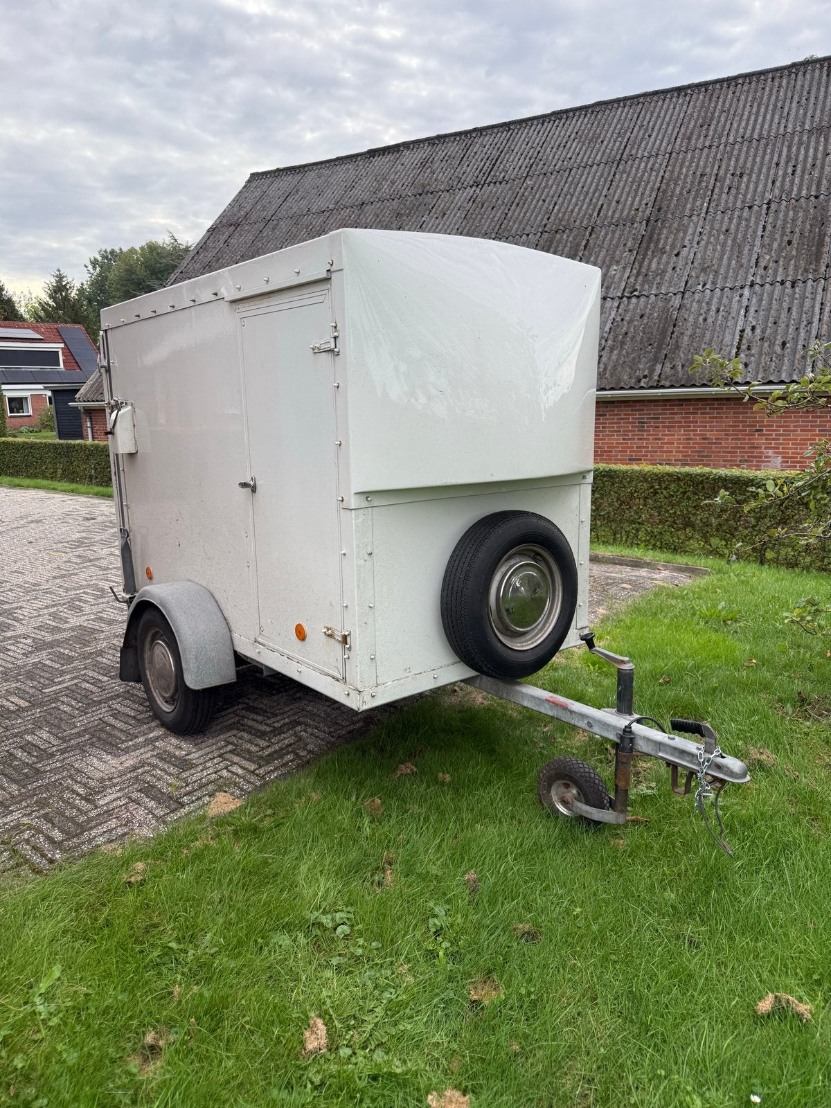 Gesloten aanhangwagen met oprijlift en zijdeur, Ophalen, Gebruikt