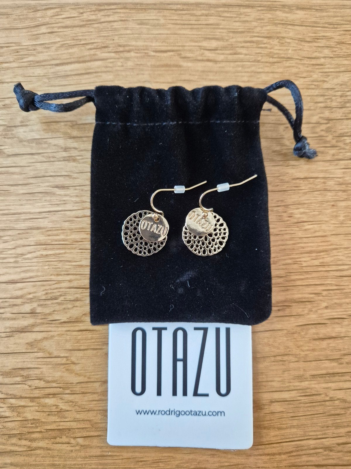 Nieuwe Otazu Oorbellen Goudkleurig, Hangers, Nieuw, Ophalen of Verzenden, Goud