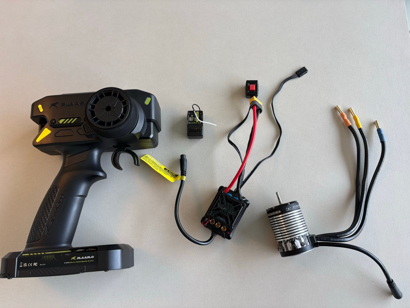 Rlaarlo Electronica Set 1:10 RC Auto - Zender, ESC, Motor, Elektro, Ophalen of Verzenden, Zo goed als nieuw, Schaal 1:10
