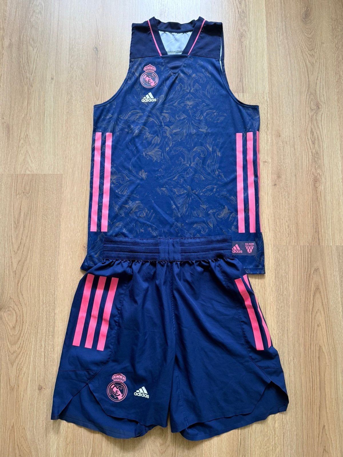 Real Madrid 2020/21 Basketball Adidas Jersey XL & Shorts L, Ophalen of Verzenden, Gebruikt, Kleding