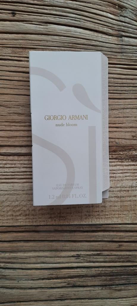 Parfumproefje giorgio armani nude bloom, Ophalen of Verzenden, Nieuw, Proef of Tester, Gevuld