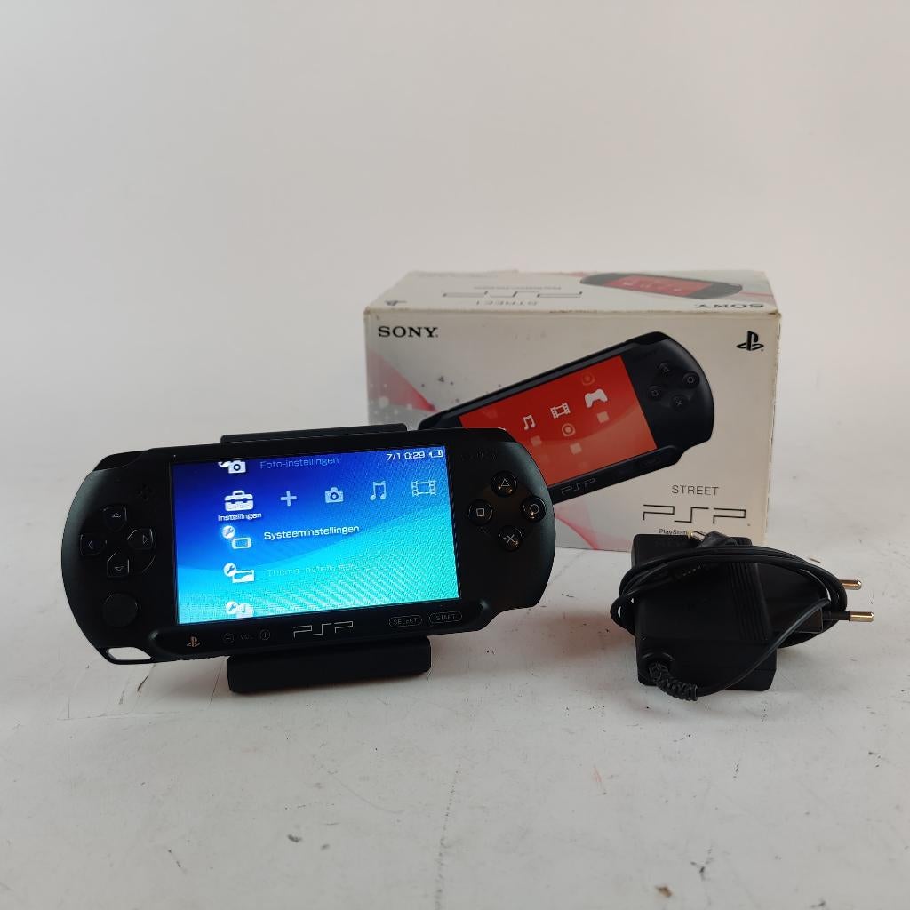 PSP Street E1004 + doos + lader || Nu voor maar €139.99!, Ophalen of Verzenden, X, X, X