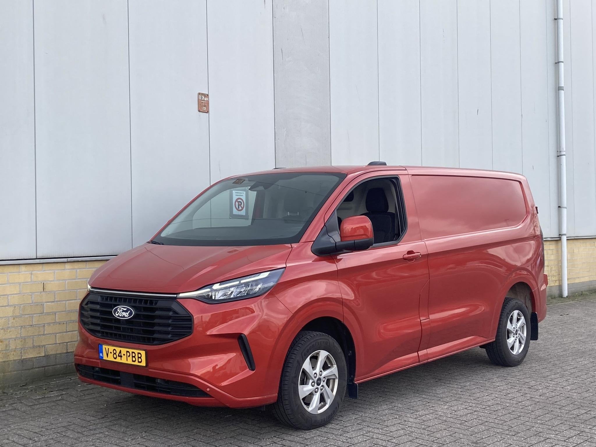 Ford Transit Custom 320 2.0 TDCI 136 pk Automaat AWD Limited, Auto's, Bestelauto's, Automaat, 136 pk, Gebruikt, 4 cilinders