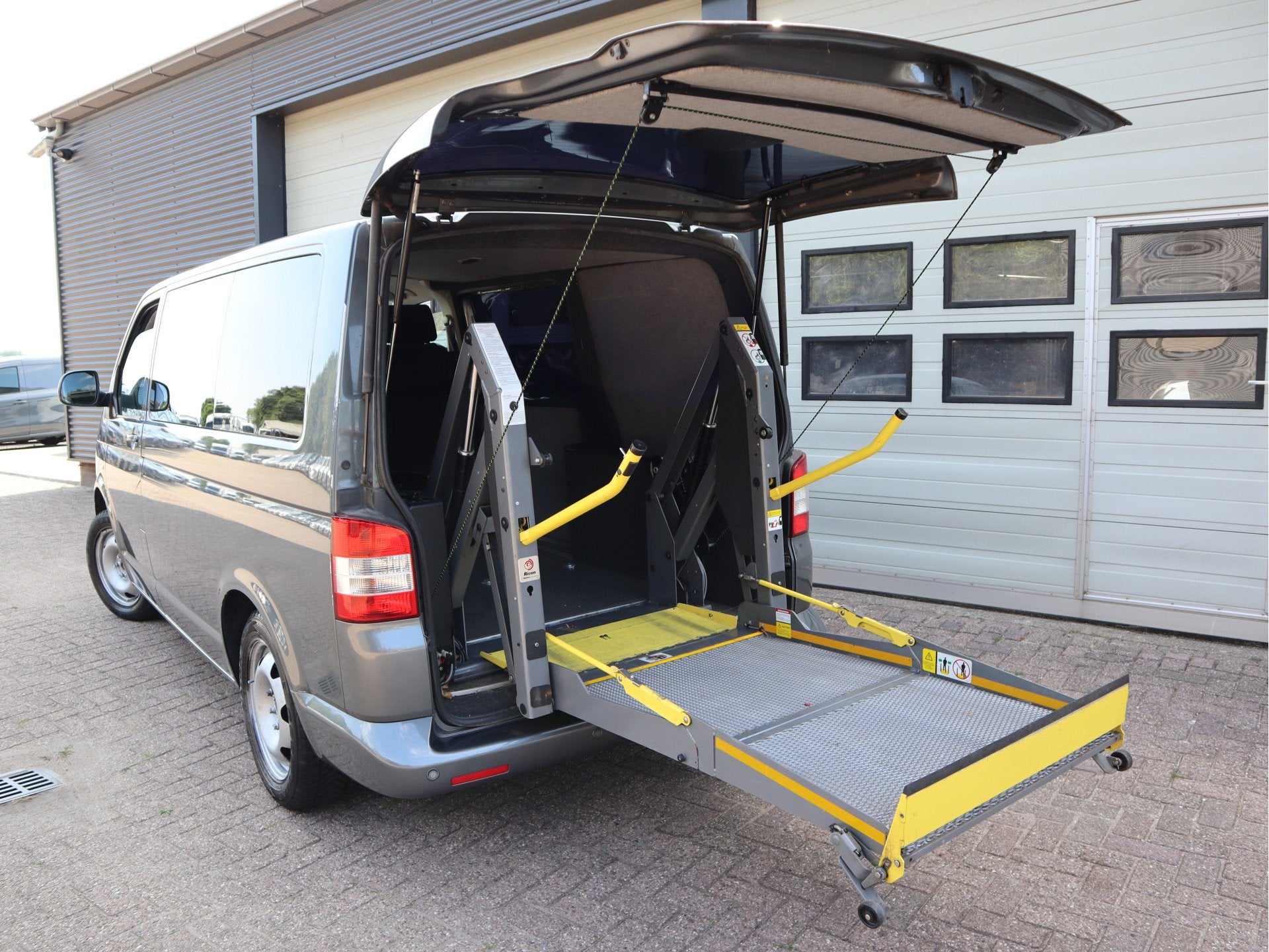 Volkswagen Transporter 2.0 TDI 132kw Automaat - Invalide - R, Euro 5, Stof, Gebruikt, 4 cilinders