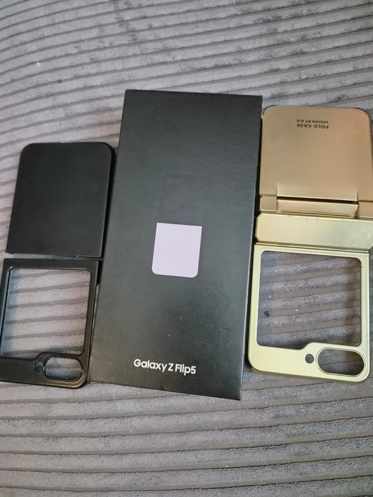 Foto 12 van Samsung Galaxy Z Flip5 256GB Lavendel - Zo goed als nieuw