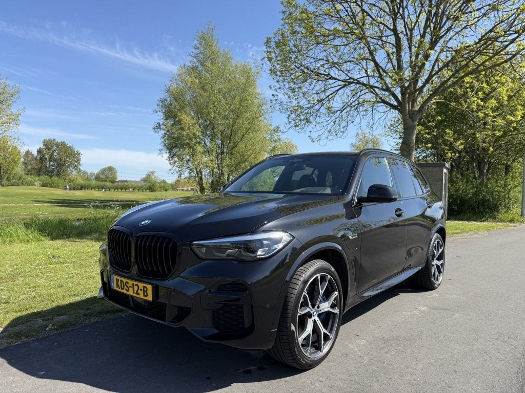 BMW X5 xDrive45e High Ex. M-Sport/HUD/Harman Kardon/El.trekh, Auto's, Dealer onderhouden, 77 km/l, Zwart, Vierwielaandrijving