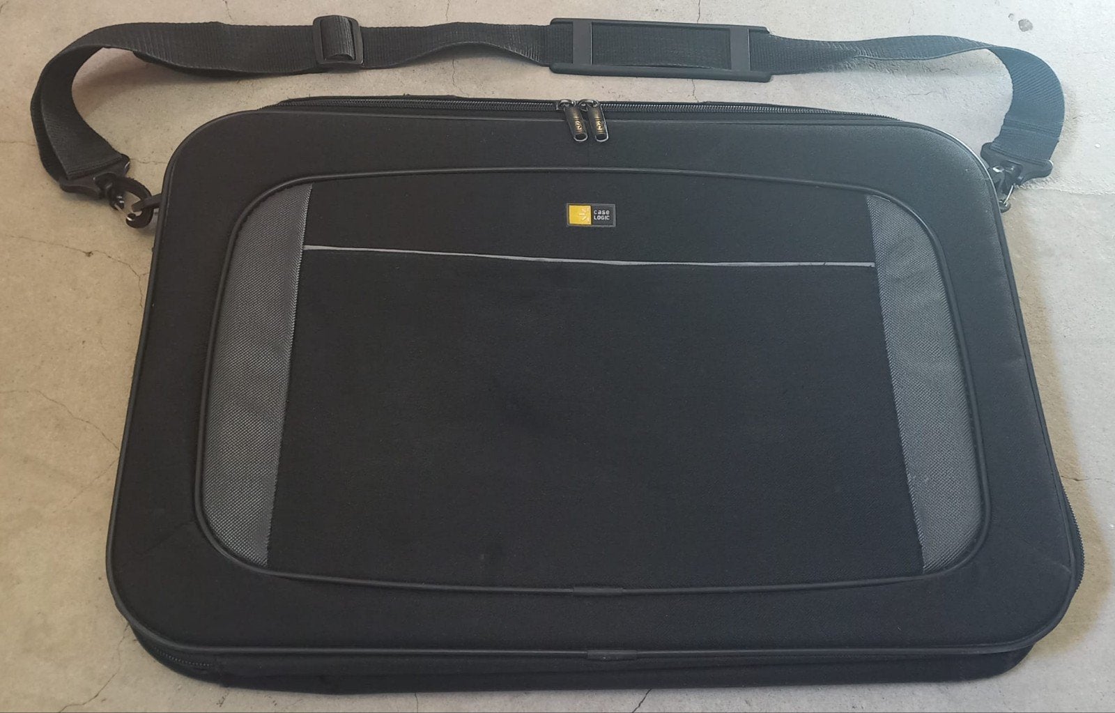 Case Logic Laptoptas - Zwart met grijs - 17 inch, 17 inch of meer, Ophalen of Verzenden, Gevoerd laptopvak, Zwart
