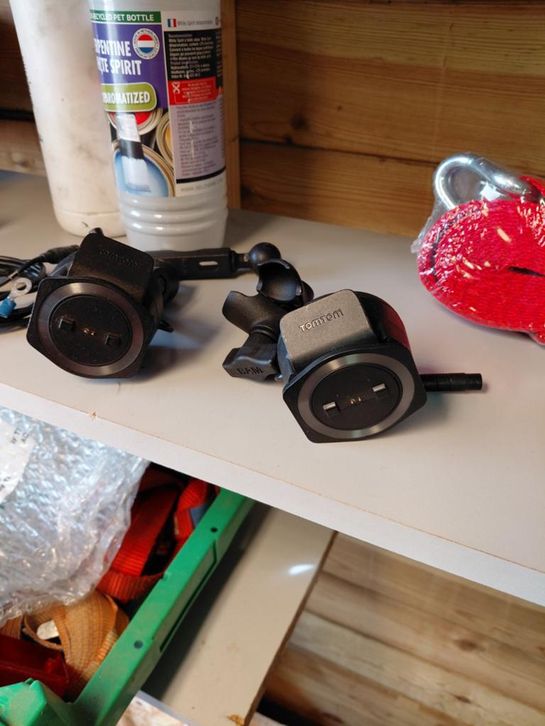 2 x tomtom navigatie   een .nog nieuw  een  gebruikt, Motoren, Ophalen of Verzenden, Nieuw