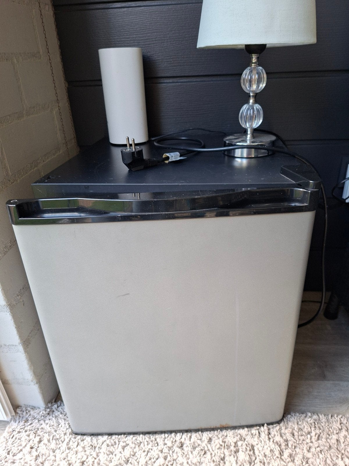 mini koelkast , minibar zo goed als nieuw⁸, Witgoed en Apparatuur, Koelkasten en IJskasten, Ophalen, Zonder vriesvak, Energieklasse A of zuiniger