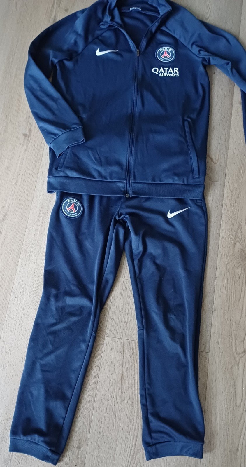 Nike trainingspak 152/158 PSG, Ophalen of Verzenden, Zo goed als nieuw, Jongen of Meisje, Sport- of Zwemkleding