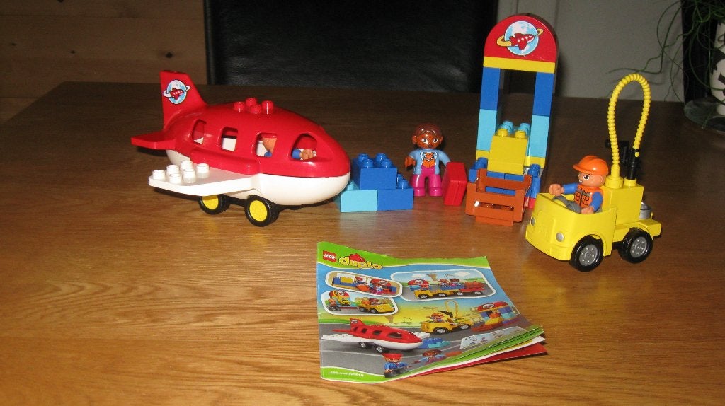 Duplo Lego 10590 met beschrijving. Vliegveld, Gebruikt, Overige thema's, Compleet, Ophalen of Verzenden