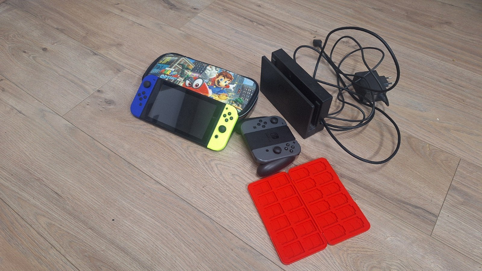 Nintendo Switch met accessoires en hoes, Ophalen of Verzenden, Zo goed als nieuw, Met 2 controllers, Switch Original