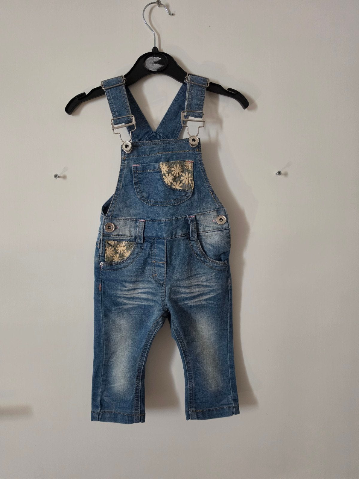 Bakkaboe denim spijkerstof tuinbroek blauw 86 als nieuw, Kinderen en Baby's, Babykleding | Maat 68, Broekje, Meisje, Ophalen of Verzenden
