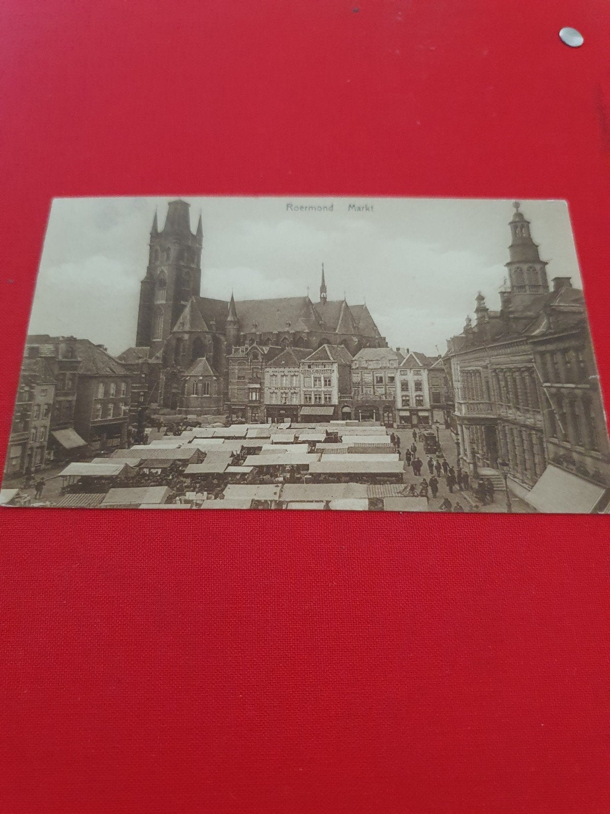 Oude ansichtkaart Roermond Markt, gestempeld 1929, Ophalen of Verzenden, 1920 tot 1940, Limburg