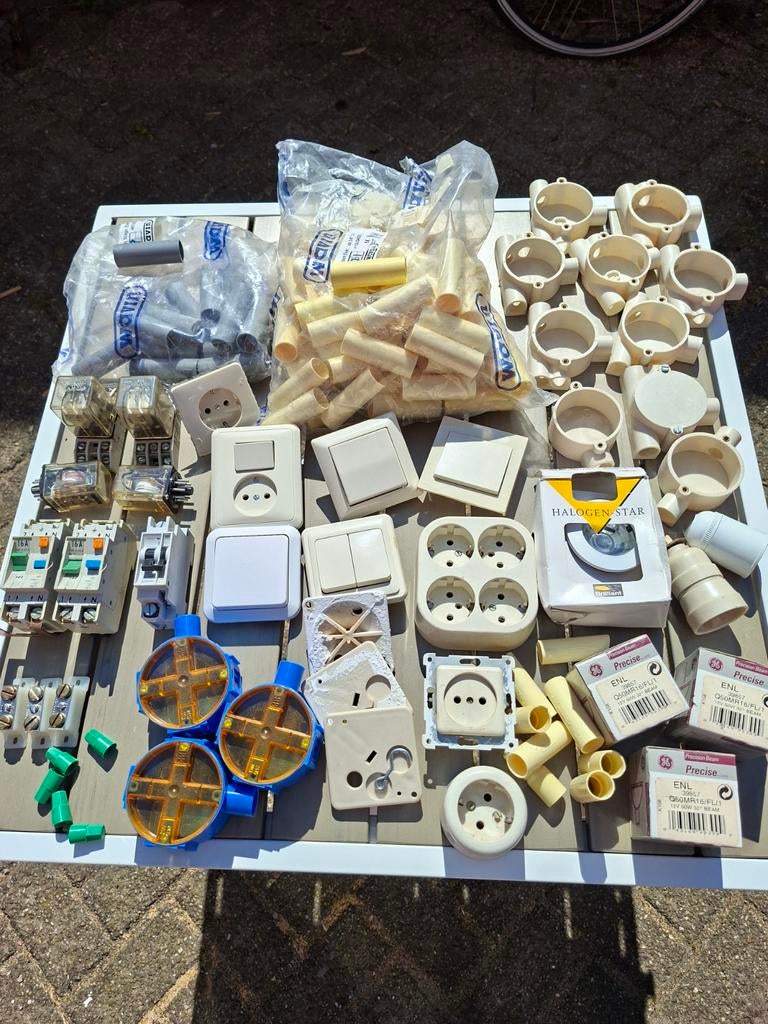 Grote partij divers elektro materiaal, Ophalen of Verzenden, Kabel of Snoer