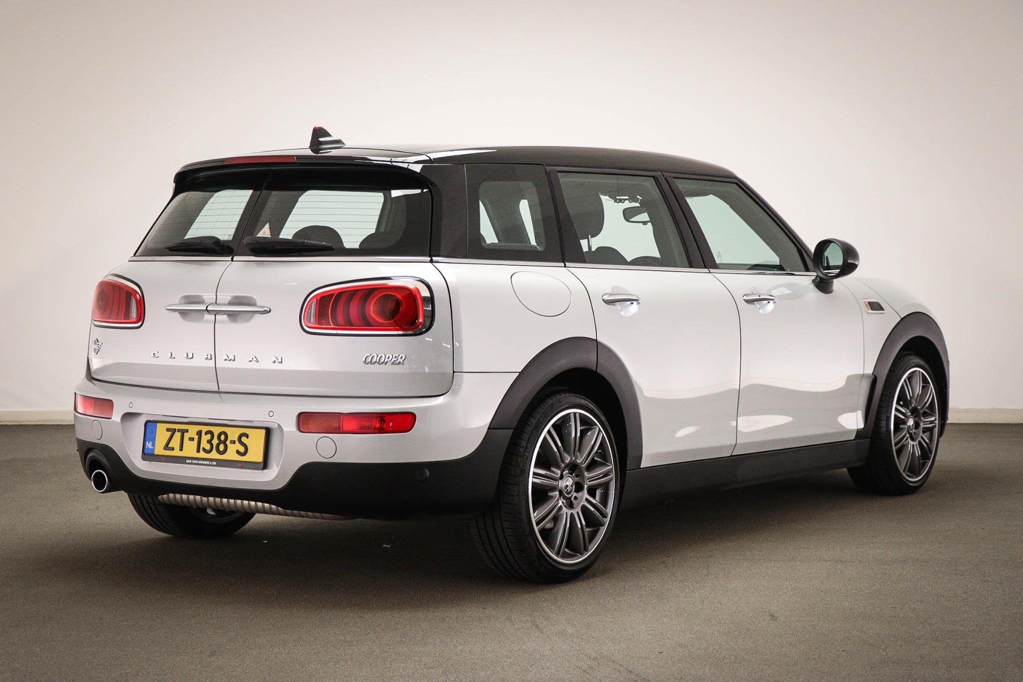 MINI Clubman 1.5 Cooper Business Edition | HALF LEDER | STOE, Auto's, Voorwielaandrijving, Dealer onderhouden, 136 pk, Gebruikt