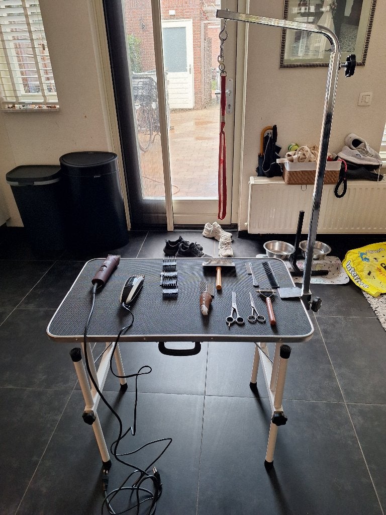 Trimtafel + trimbenodigdheden (wo. Andis AGC Super 2 speed), Overige merken, Ophalen, Gebruikt, Trimtafel