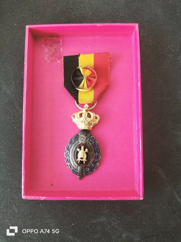 Onderscheidingen België en Frankrijk 3 stuks, Verzenden, Overige materialen, Buitenland