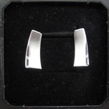 NIEUW zilver oorbellen diamantje, 925, strak design, modern, Nieuw, Ophalen of Verzenden, Met edelsteen, Knopjes of Stekers