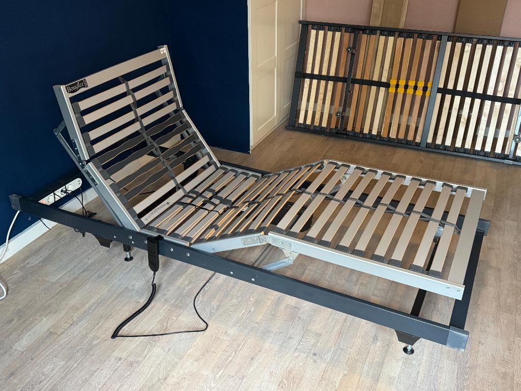 GRATIS 2 Bossflex lattenbodems 80x210 (1 elektrisch), Huis en Inrichting, Slaapkamer | Matrassen en Bedbodems, Ophalen, Eenpersoons