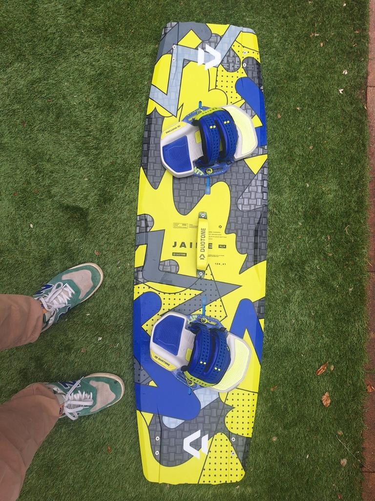 Duotone Jaime SLS 136 (2024) Kiteboard + Entity pads, Watersport en Boten, Kitesurfen, Twintip, Kiteboard, Ophalen of Verzenden