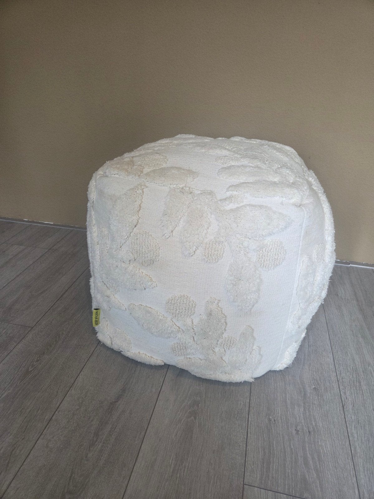 Witte Poef met Bladmotief - Mycha Ibiza, Huis en Inrichting, Ophalen, Minder dan 50 cm, Gebruikt, Vierkant