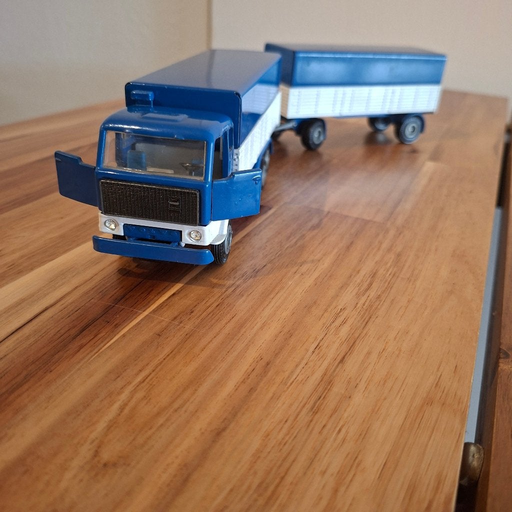 VOLVO F 89 6 X 2 bak wagen met aanhanger lage huif TEKNO ., Hobby en Vrije tijd, Verzenden, Zo goed als nieuw, Bus of Vrachtwagen