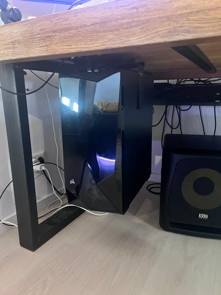 Metalen Humancentric Pc houder voor onder bureau, Ophalen of Verzenden