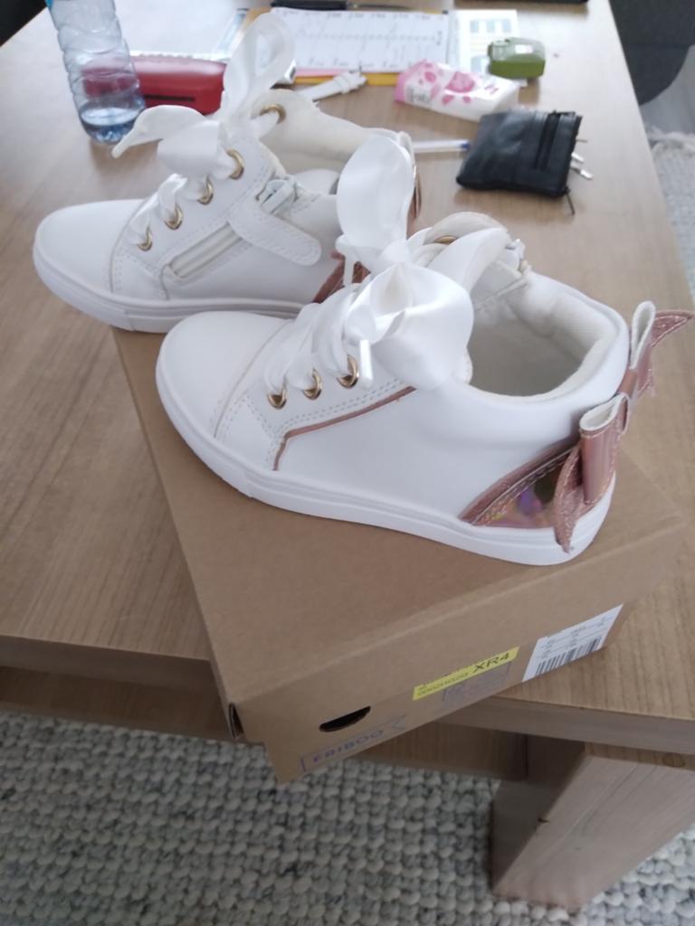 Friboo witte sneakers met roze strikjes - Maat 24, Meisje, Nieuw, Ophalen of Verzenden, Schoenen