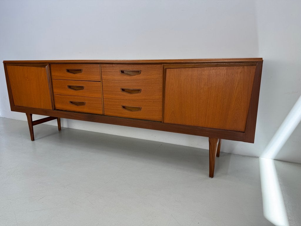 Vintage uniek dressoir., Ophalen of Verzenden, Zo goed als nieuw, 25 tot 50 cm, 150 tot 200 cm