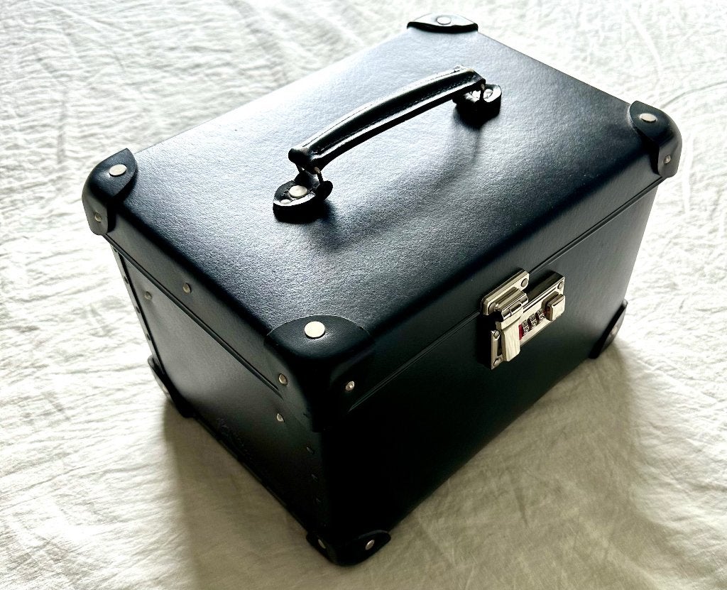GLOBE-TROTTER BLACK CENTENARY JEWELLERY CASE, Ophalen, Overige materialen, Minder dan 50 cm, Minder dan 35 cm