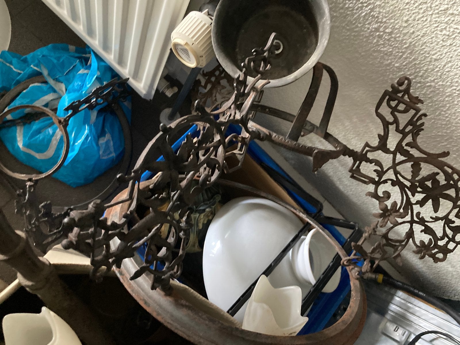 Antieke HONGAARSE olielamp met sierlijk smeedwerk en katrol, Ophalen of Verzenden