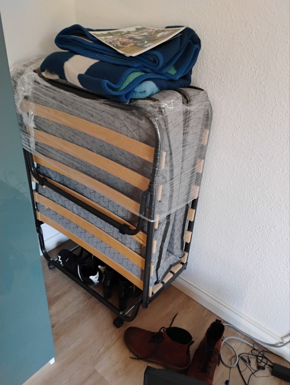 Opvouwbaar logeerbed met matras - Zo goed als nieuw, Ophalen, Eenpersoons, 190 cm of minder, Zo goed als nieuw